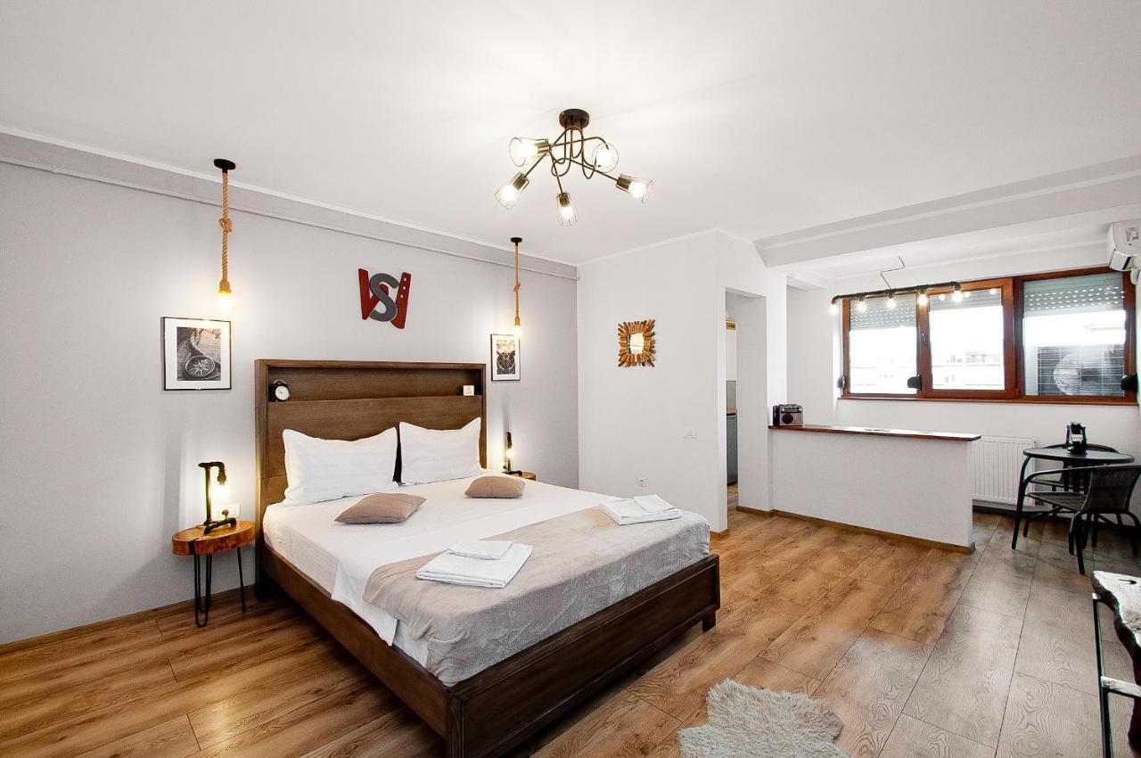 Wood&Steel Apartment Galaţi Екстериор снимка