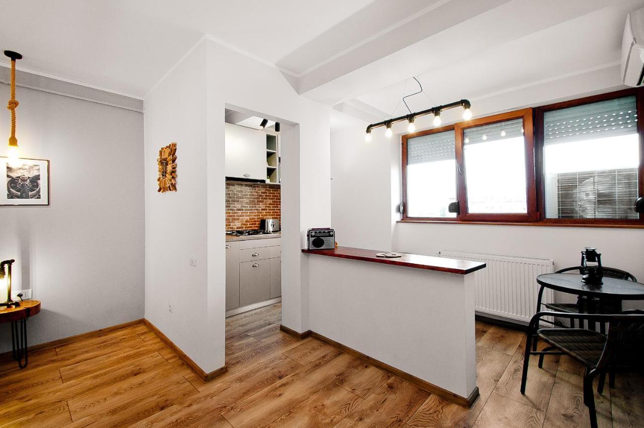 Wood&Steel Apartment Galaţi Екстериор снимка