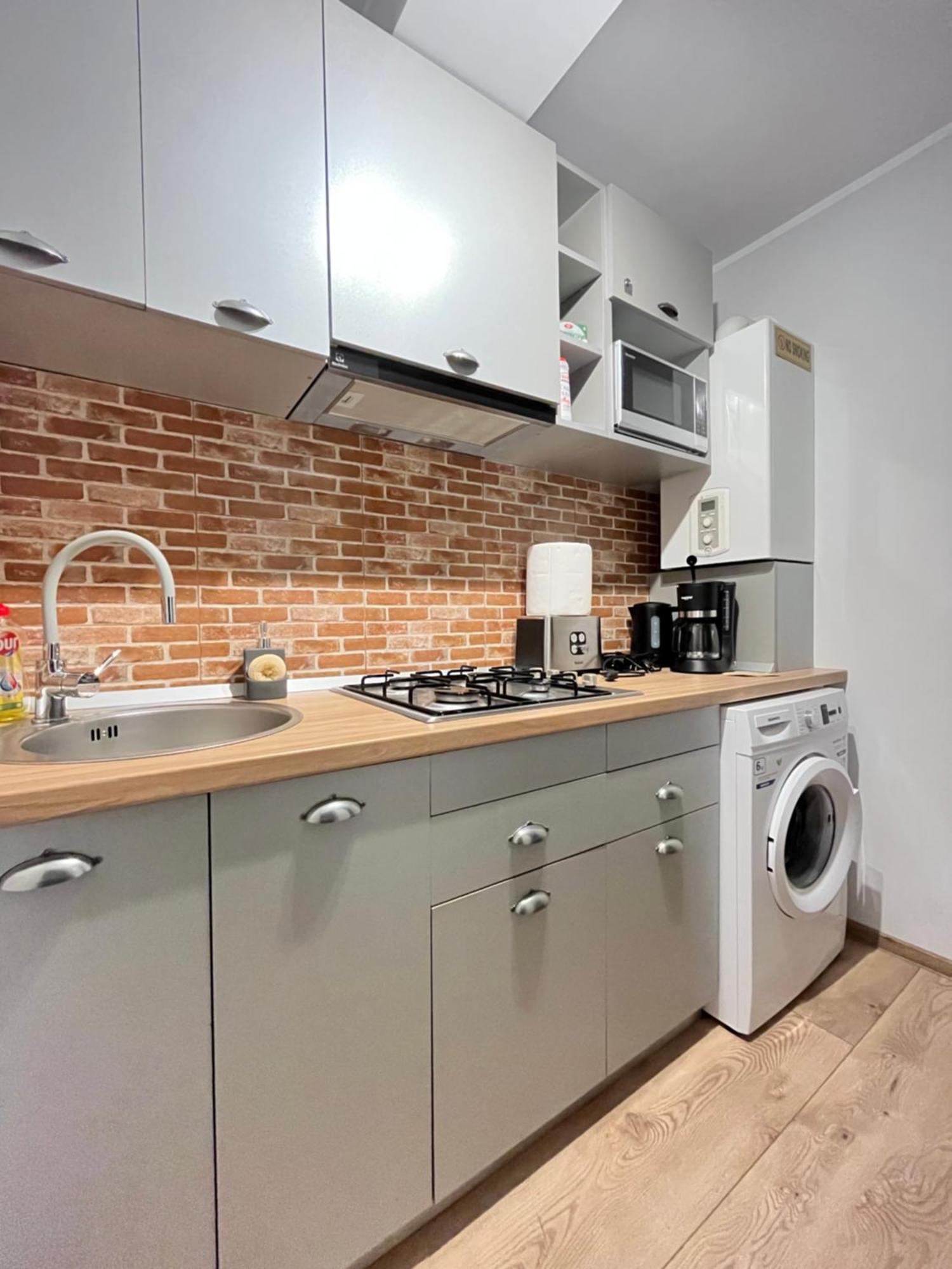 Wood&Steel Apartment Galaţi Екстериор снимка